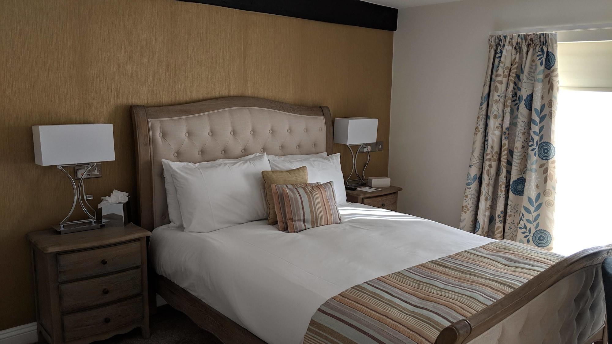 Sleeping Bear Hotel 3*